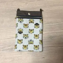 ハンドメイド　スマホポーチ　タイガー　ブラウン