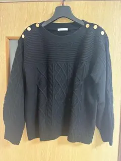 シューラルーで購入 紺色ニット 金ボタン付き Mサイズ