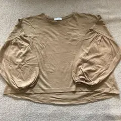美品　ベージュ バルーンスリーブ Tシャツのサムネイル