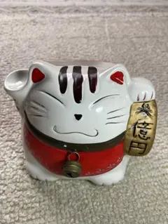 招き猫　置物　陶器　貯金箱　縁起物