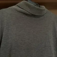 COMMONTAGEグレーと黒タートルネックカットソー。日本製。モリリン株式会社