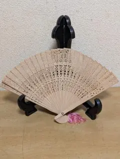 新品】高級中国蘇州檀香扇 白檀 透かし彫り 木箱入り アンティーク