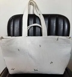 【お値引き中】ダブルハンドル　トートバッグ　フラワー/オフホワイト　刺繍ヌビ