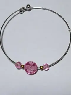 花柄ビーズ付きピンクブレスレット