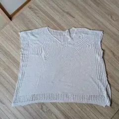 Vネックレース編みベスト