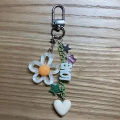 ハンドメイド　キーホルダー　白　花　ハート　星