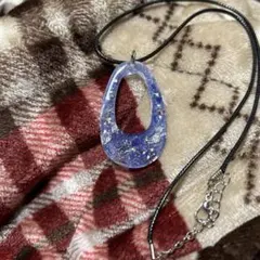 新品　ハンドメイド 青色 レジン ペンダント