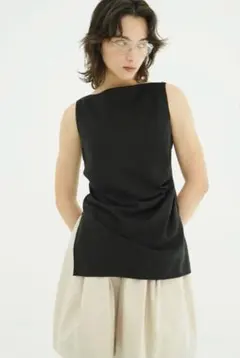 新品タグ付き・完売品】Venica アシンメトリートップス ベージュ