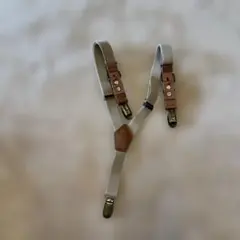 ベージュのY字型サスペンダー