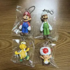 スーパーマリオ フィギュア キーホルダー 4セット マリオ ルイージ　ピノキオ