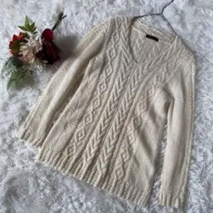 K.T キヨコタカセ　アイボリー ケーブルニット Vネックセーターサイズ5 XS