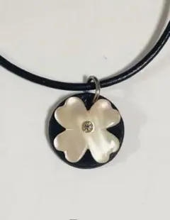 レザー  ペンダント クローバー