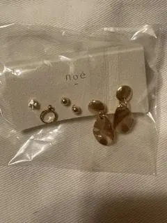 noé ゴールド リーフ型ピアス