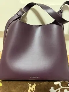 CHARLES & KEITH ダブルバックル トラペーズホーボーバッグのサムネイル