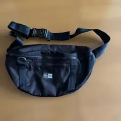 NEW ERA ブラック ボディバッグ