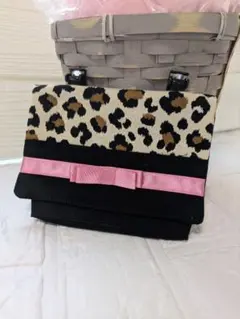 ヒョウ柄×ピンクリボンのちびギャル移動ポケット （黒）のサムネイル