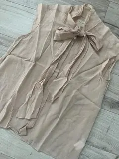 ユナイテッドアローズ　ベージュ シャツ　ブラウス　リボンシャツ　ボウタイシャツ