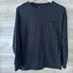 GU クルーネック　長袖　ブラック　ワンポイント　胸ポケット　袖口リブ　黒