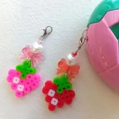 ビーズキーホルダー　ハート　いちご　ピンク　平成女児　シール帳　目印アクセサリー