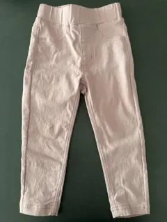 薄いピンクのストレッチボトムス