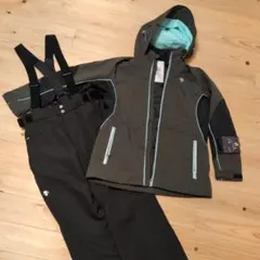 美品デサントスキーウェア　ジャケット・パンツセットアップＬ