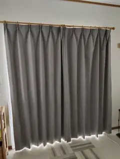 カーテン ニトリ 遮光1級 グレー　100×200　2枚一組セット＋タッセル1つのサムネイル