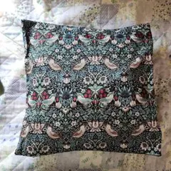 ウィリアムモリス、鳥と花のパターン クッションカバー