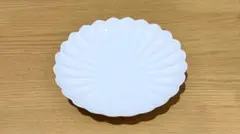 有田焼き 賞美堂 白磁菊割【銘々皿】のサムネイル