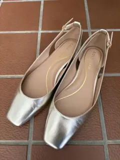 COLE HAAN メタリックシルバー フラットシューズ