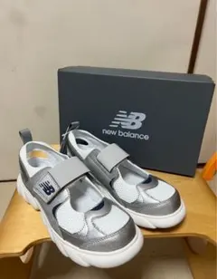 【新品未使用】New Balance　230Hook and Loop 25cmのサムネイル