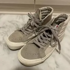 vansのハイカットスニーカーです。やや汚れがありますが使用回数は3回ほどです。