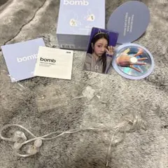 ILLIT bomb Merch イヤホン イヤモニ風 🤍🤍🤍 ILLIT [bomb] 🤍🤍🤍 📍MERCH ver. 🆕️ イヤモニ風イヤホン