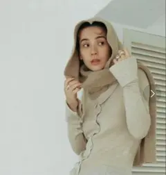 ベージュ フード付きリブ編みマフラー