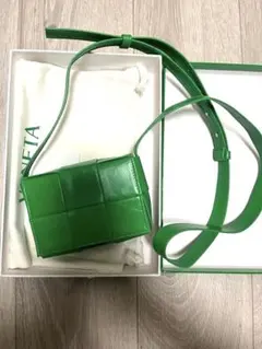美品 BOTTEGA VENETA ボッテガヴェネタ カセット ショルダーバッグ BOTTEGA VENETA（ボッテガ・ヴェネタ） ショルダーバッグ CASSETTE