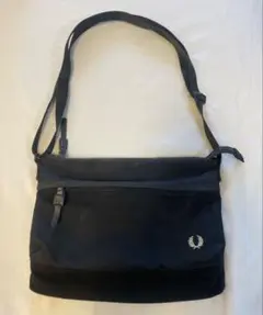【お値下げ中】Fred Perry ショルダーバッグ ブラック サコッシュ