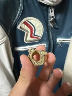 ホースシュー リング ゴールドカラー ストーン付き