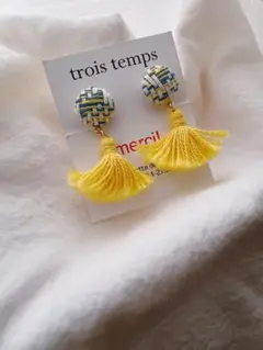 trois temps＊タッセル付きイエリング＊手織り