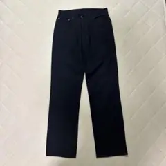黒のハイウエストストレートレッグスラックス