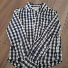 ネイビーとホワイトのチェック柄シャツ