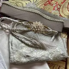 帯締めと帯揚げと重ね襟セット　振袖　成人式　淡色　ベージュ　金