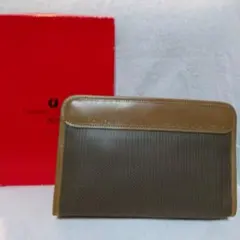 また流行りた出クラッチバッグ(⁠ʘ⁠言⁠ʘ⁠╬⁠)