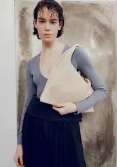 【on様専用】LE VERNIS Sculpture triangle bagのサムネイル