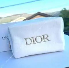 ディオール ノベルティ　スクエア　刺繍ポーチ　白　箱付き正規品
