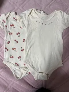 チェリー柄ロンパース クリーム色　90