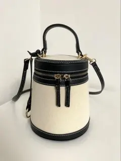 ZARA　コントラストボックスバッグ　ハンドバッグのサムネイル