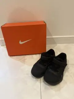 (^売り切り価格^)Nike ブラックスニーカー軽量