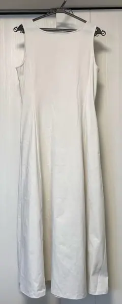 ユニクロ　ウルトラストレッチエアリズムワンピース　オフホワイト