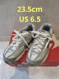 NIKE スニーカー グレー ホワイトのサムネイル