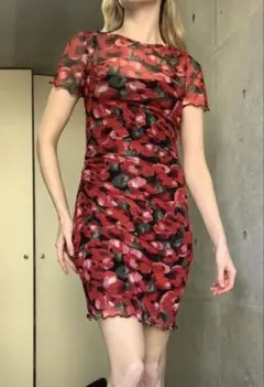 赤と黒の花柄 半袖ミニワンピース