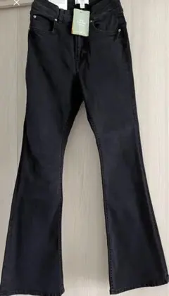 【H&M】未使用タグ付　フレアーハイウエスト　ジーンズ　 ブラック デニム 脚長